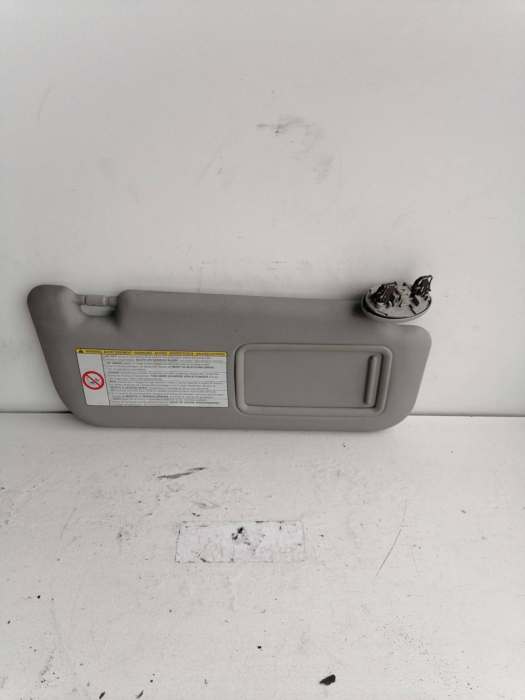 Aletta parasole parabrezza dx.